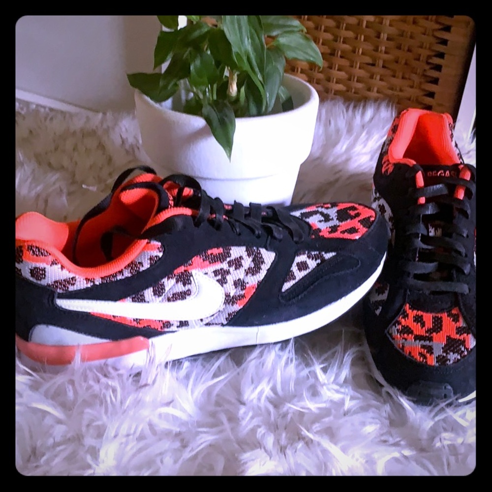 Nike coral cheetah print shoes 9 men’s